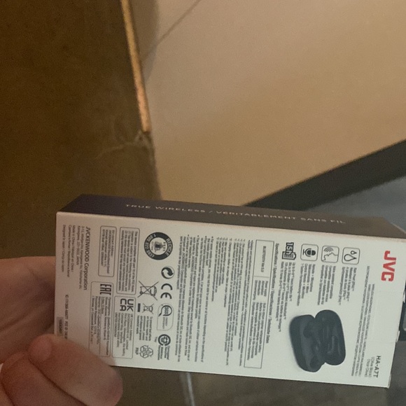 David Yurman Pave diamond Infinity necklace, Fitbit versa 2, jvc Gumy wireless! - Picture 9 of 10